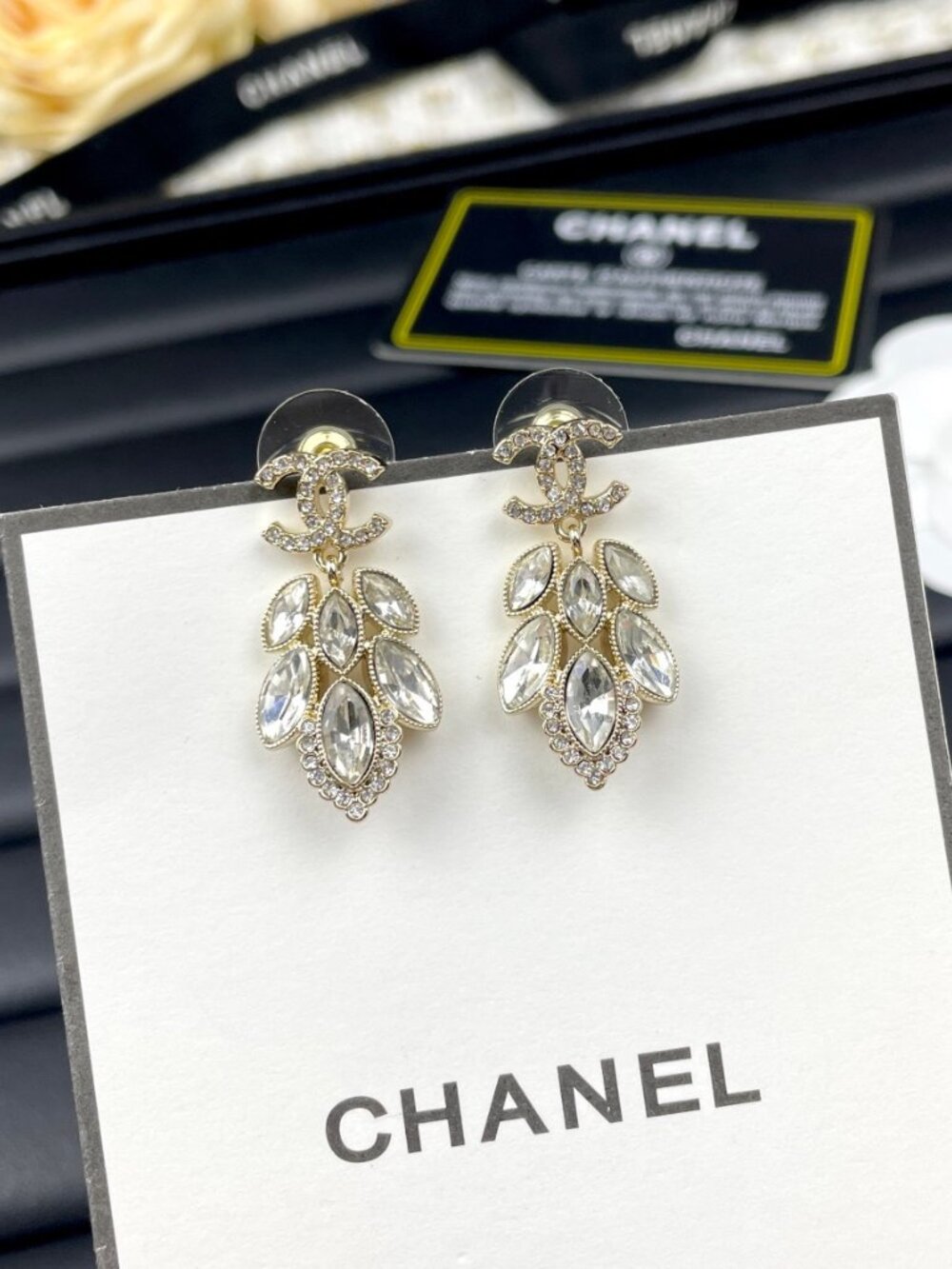 Chanel earrings - Picture 2 of 4